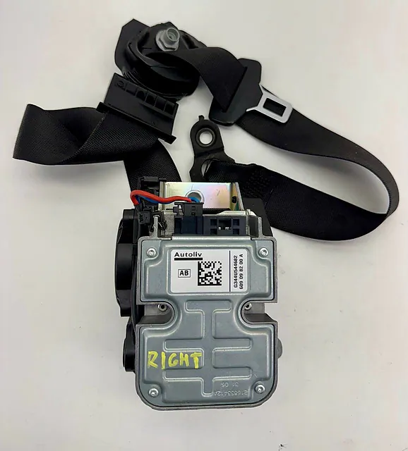 03-09 Mercedes W211 E350 Front Right Seatbelt 609098200