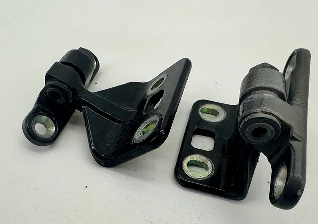 Door Hinge Rear Right Passenger Side Mercedes-Benz E350 W211 2007 Set of 2
