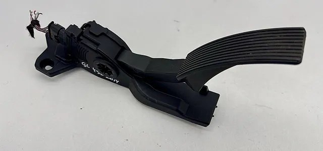 Gas Pedal Mercedes-Benz GL450 X166 2013 1663000004
