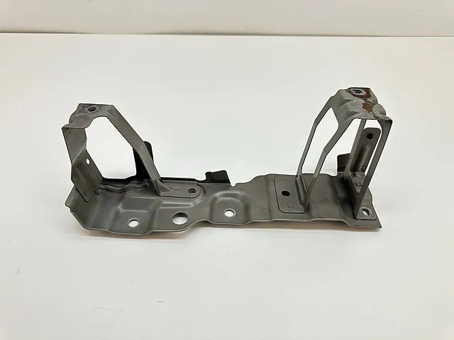 Fender Bracket Front Right Passenger Side Nissan Murano Z51 2009-2014 631461AA0B