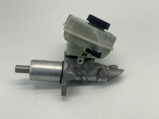 Brake Master Cylinder Mercedes-Benz E550 W211 2007 RWD